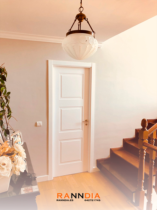 Puerta de interior modelo 12 en Benalmádena