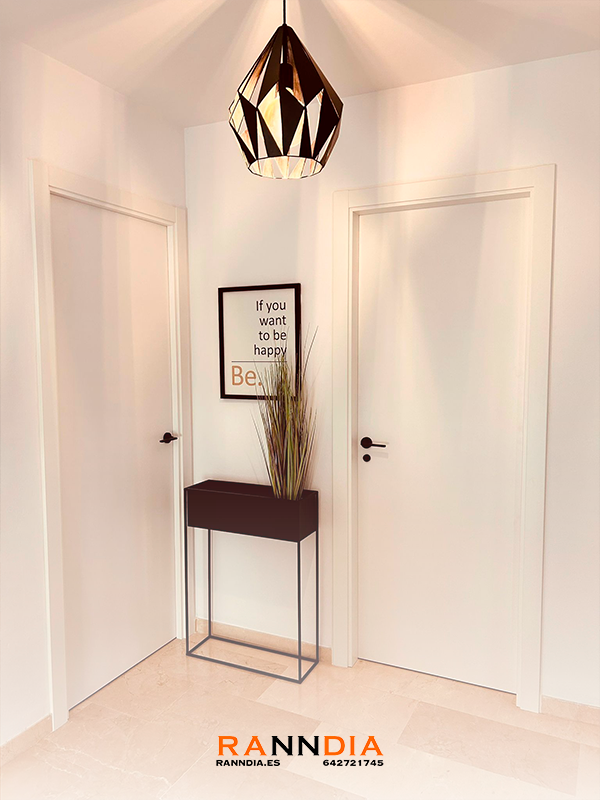 Puerta de interior modelo 14 en Benalmádena