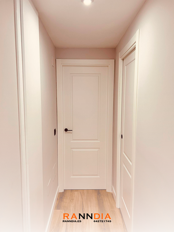 Puerta de interior modelo 15 en Benalmádena