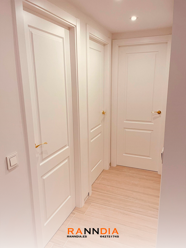 Puerta de interior modelo 2 en Benalmádena