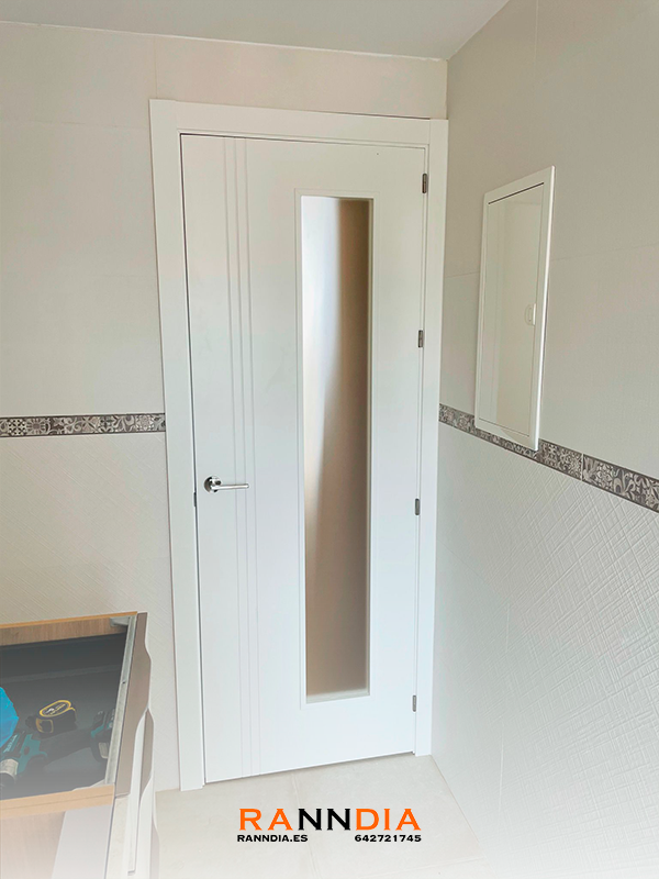 Puerta de interior modelo 5 en Benalmádena