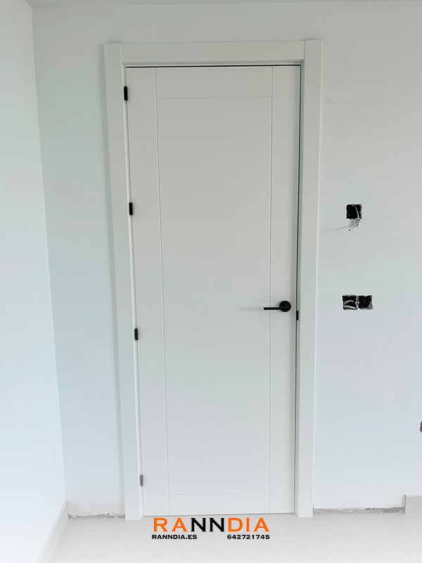 Puerta de interior modelo 8 en Benalmádena