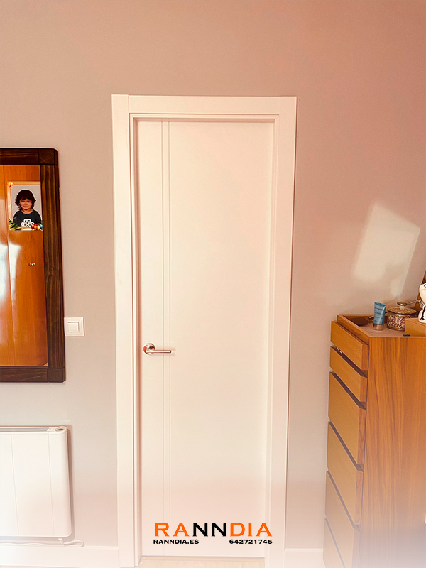 Puerta de interior modelo 9 en Benalmádena